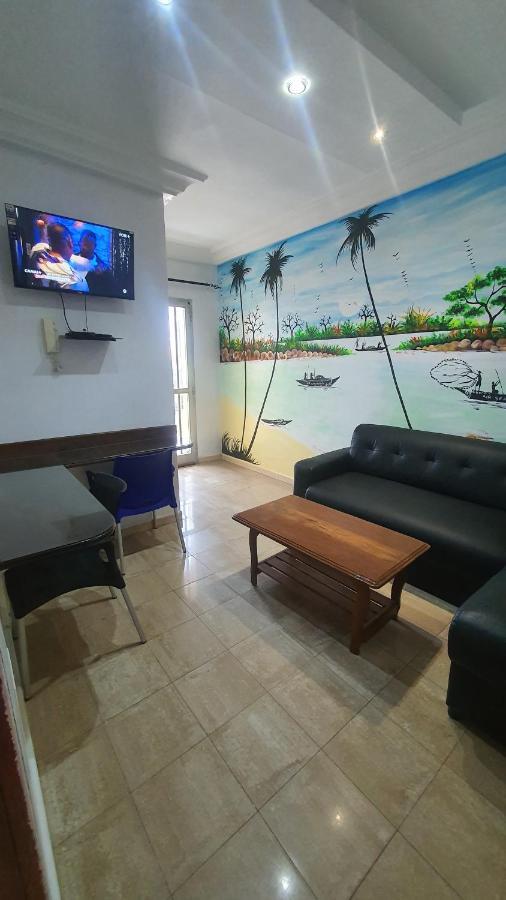 Bricos Sud Foire Apartment