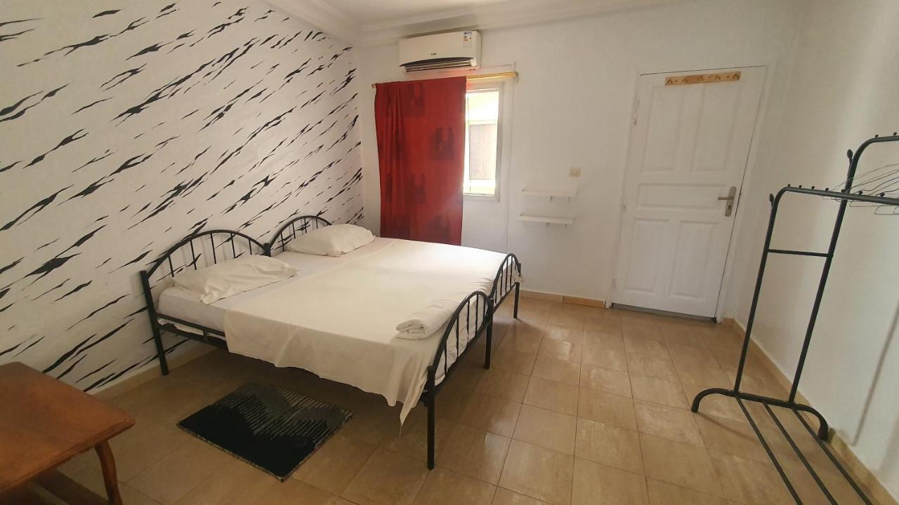 Bricos Sud Foire Apartment